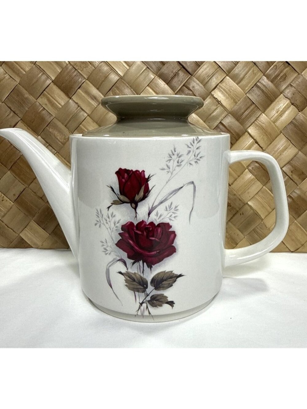 Vintage J & G Meakin Red Roses Coffee Pot w/ Lid White Ironstone England 6 cups